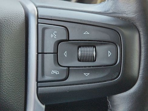 Used 2022 GMC Yukon SLT w/ SLT Premium Package image 18