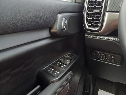 Used 2025 Ford Ranger XLT image 25