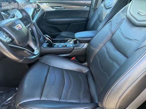 Used 2023 Cadillac XT6 Sport w/ Platinum Package image 13