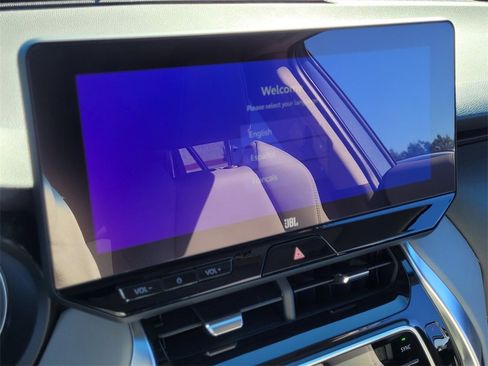 Certified 2024 Toyota Venza XLE image 15