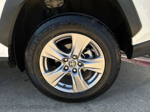 Used 2025 Toyota RAV4 XLE FWD image 9
