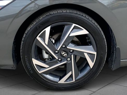 Used 2024 Hyundai Elantra SEL w/ Convenience Package image 9