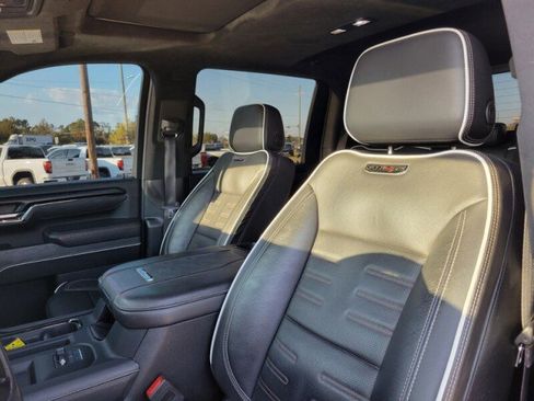 Used 2024 GMC Sierra 2500 AT4X image 13