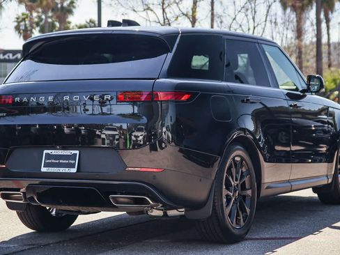Used 2025 Land Rover Range Rover Sport S image 4