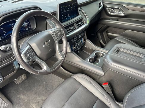 Used 2022 Chevrolet Suburban Z71 image 9