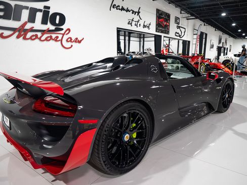 Used 2015 Porsche 918 Spyder image 7