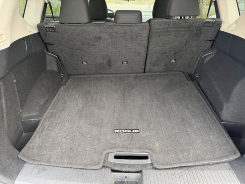 Used 2025 Nissan Rogue SV image 32