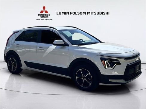 Used 2025 Kia Niro LX FWD image 7