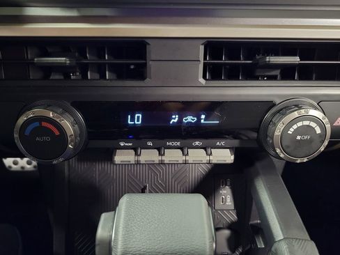Used 2025 Toyota Tacoma TRD Sport AWD/4WD image 17