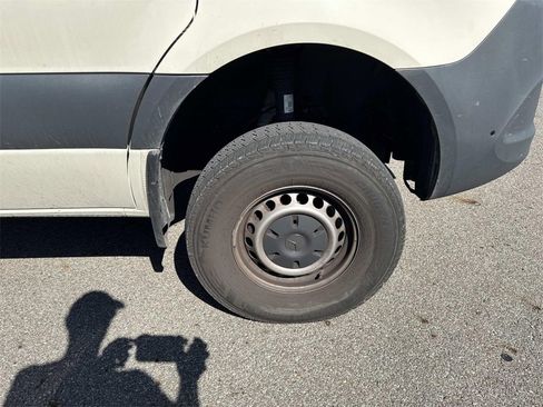 Used 2024 Mercedes-Benz Sprinter 2500 image 8