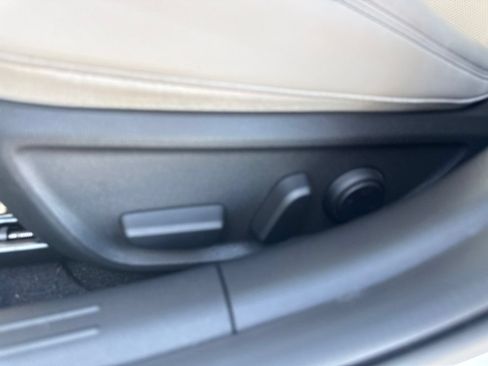 Used 2025 Genesis G70 2.5T RWD image 19