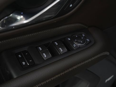 Used 2021 GMC Yukon XL Denali w/ Denali Ultimate Package image 23