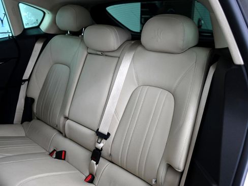 Used 2021 Maserati Levante image 37