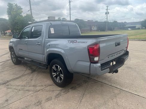 Used 2019 Toyota Tacoma TRD Sport w/ Technology Package RWD image 8