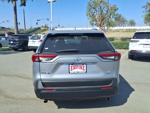 Used 2025 Toyota RAV4 LE AWD/4WD image 9