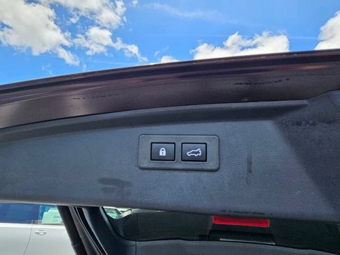 Used 2025 Subaru Outback Limited AWD/4WD image 11