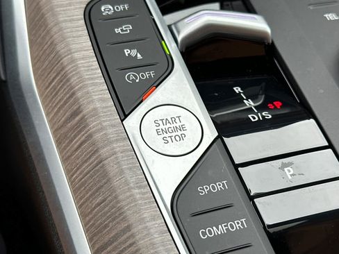 Used 2025 BMW 330i Sedan w/ Premium Package image 24