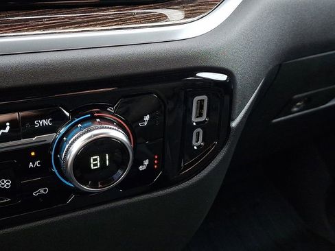 New 2026 GMC Sierra 1500 SLE image 17