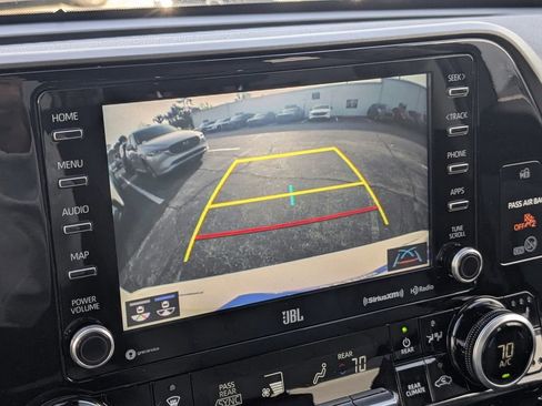 Used 2021 Toyota Highlander Limited image 23