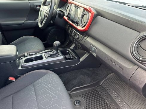 Used 2019 Toyota Tacoma TRD Sport w/ Technology Package RWD image 18