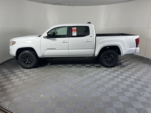 Used 2023 Toyota Tacoma SR5 w/ Technology Package image 10