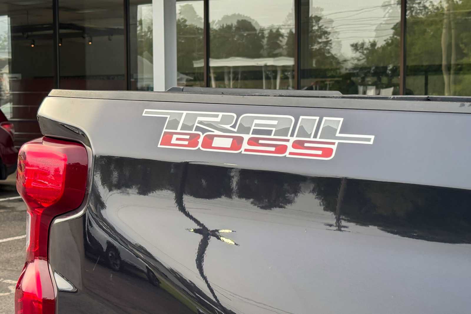 Used 2023 Chevrolet Silverado 1500 Custom Trail Boss w/ LPO, Dark Essentials Package AWD/4WD image 9