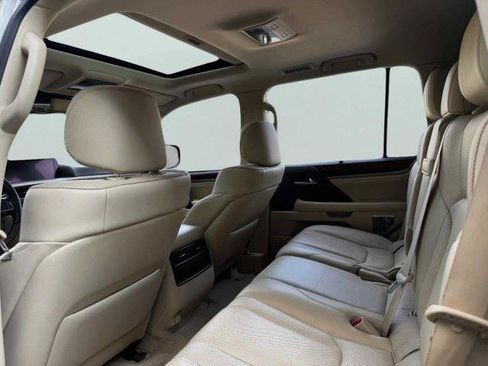 Used 2019 Lexus LX 570 4WD w/ Luxury Package image 25