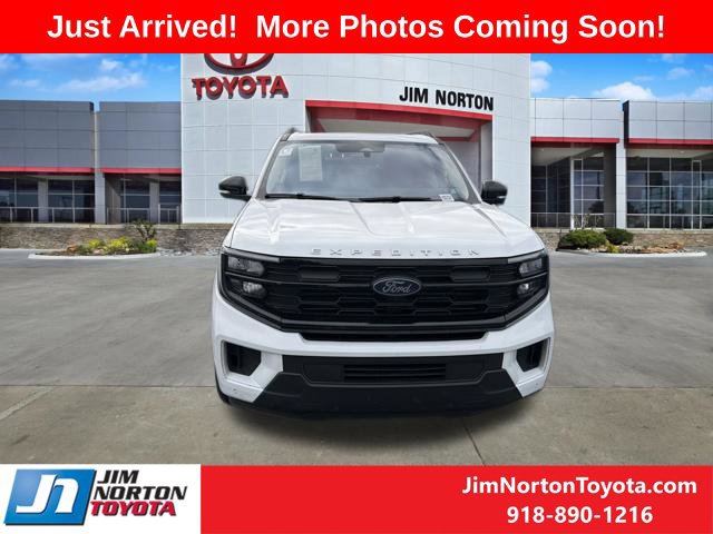 Used 2025 Ford Expedition Active AWD/4WD image 2