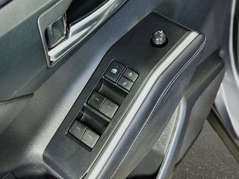 Used 2020 Toyota Highlander XLE AWD/4WD image 19