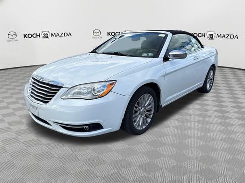 Used 2013 Chrysler 200 Limited image 3