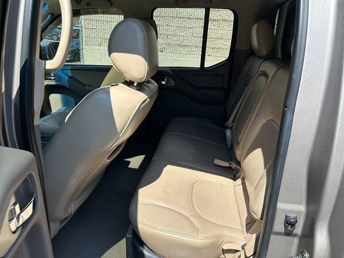 Used 2009 Nissan Frontier LE w/ LE Value Truck Pkg AWD/4WD image 14