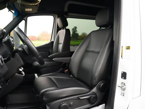 Used 2024 Mercedes-Benz Sprinter 2500 image 13