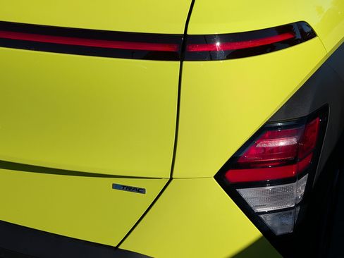 Certified 2024 Hyundai Kona SEL AWD/4WD image 17
