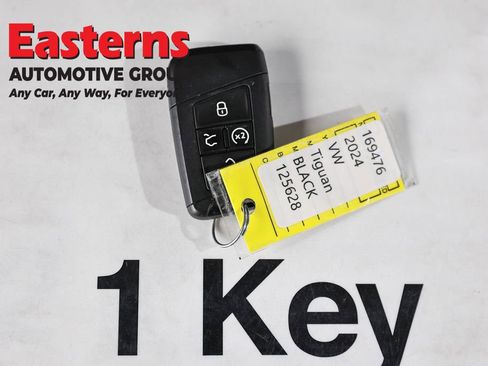 Used 2024 Volkswagen Tiguan SE image 23