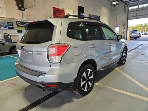 Used 2018 Subaru Forester 2.5i Premium AWD/4WD image 2