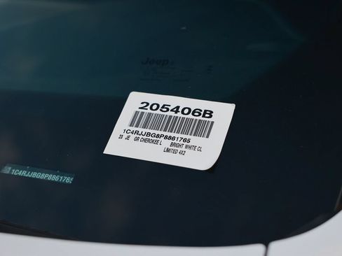 Used 2023 Jeep Grand Cherokee L Limited w/ Luxury Tech Group II RWD image 40
