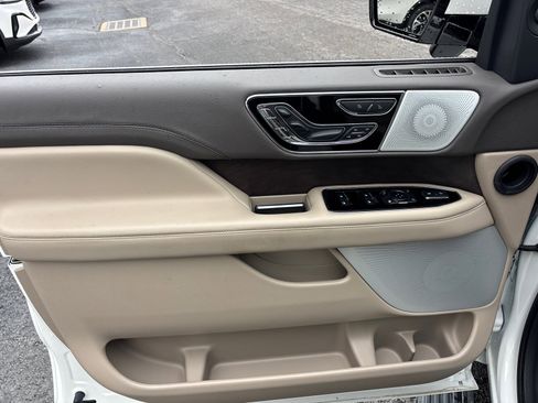 Used 2023 Lincoln Navigator Reserve AWD/4WD image 11