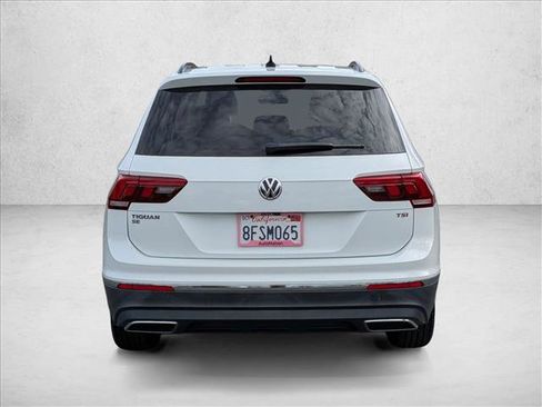 Used 2018 Volkswagen Tiguan SE w/ Panoramic Sunroof Package image 7