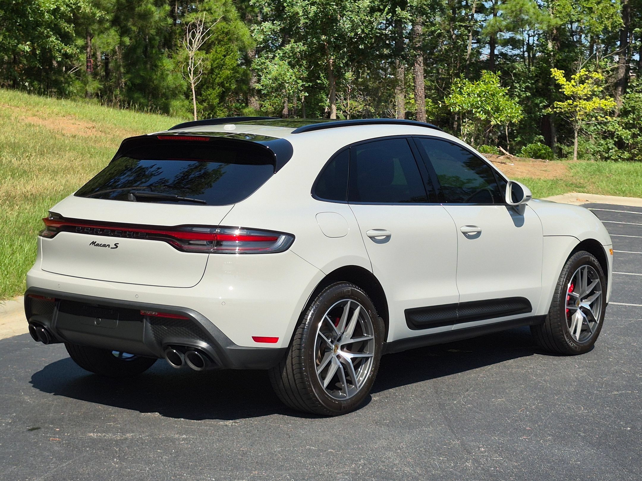 Certified 2024 Porsche Macan S AWD/4WD image 30