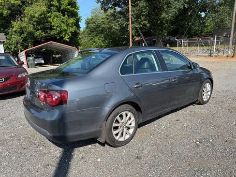 Used 2010 Volkswagen Jetta SE FWD image 7