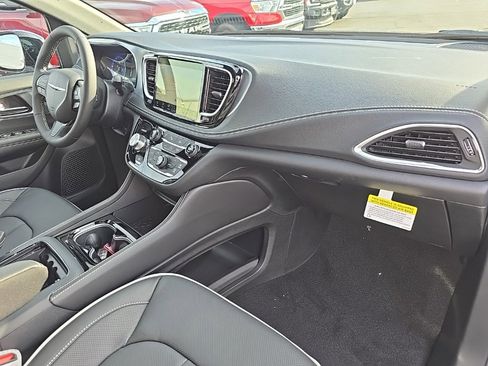 New 2026 Chrysler Pacifica Limited w/ S Appearance Package image 54