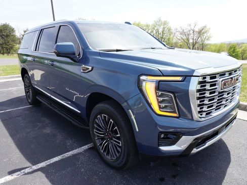 Used 2026 GMC Yukon XL Elevation w/ Elevation Premium Package image 4