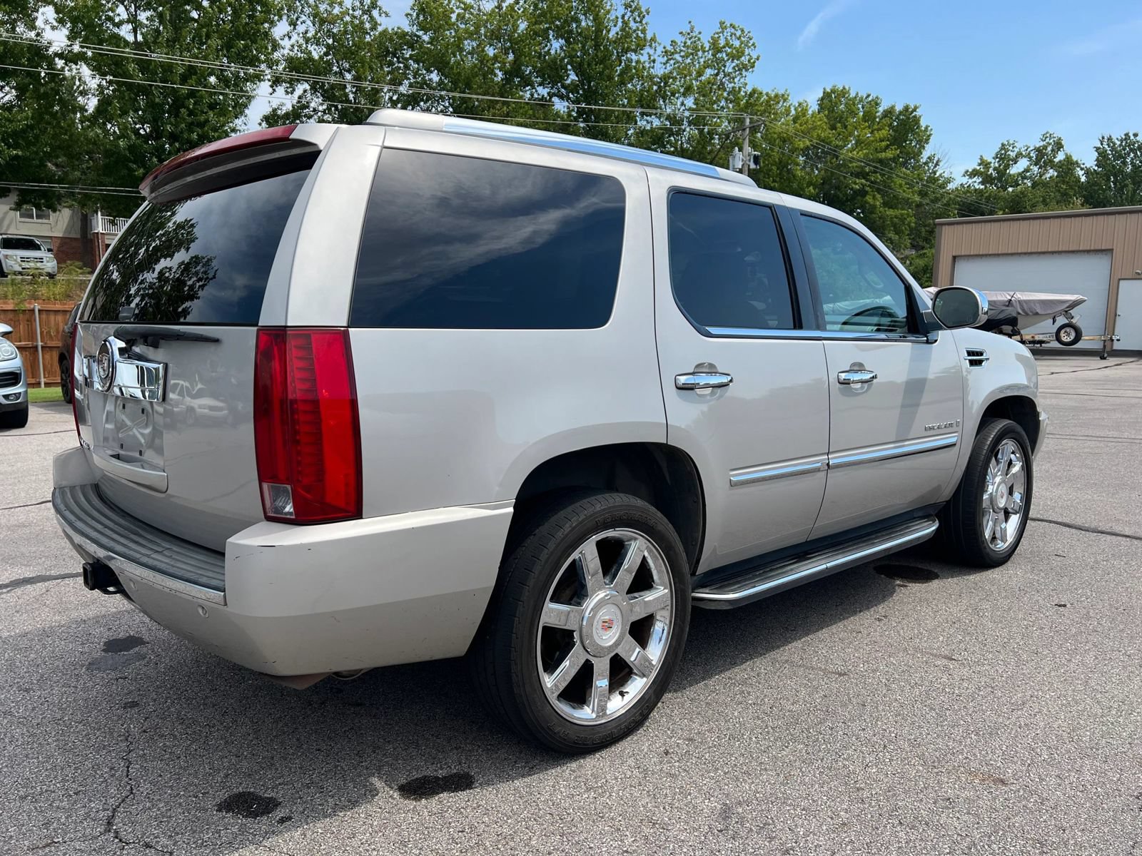 Used 2007 Cadillac Escalade AWD w/ Climate Package image 5