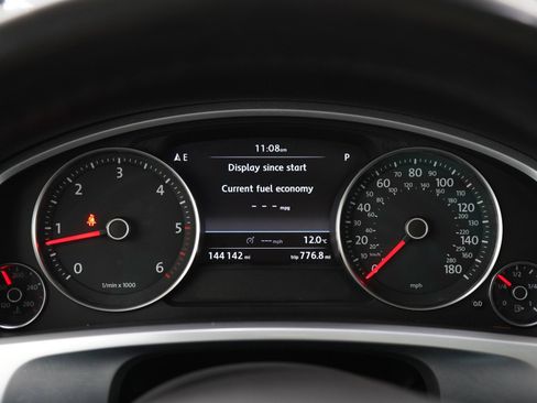 Used 2012 Volkswagen Touareg Executive image 26