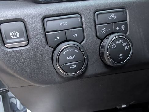 Used 2024 Chevrolet Silverado 1500 LT AWD/4WD image 28