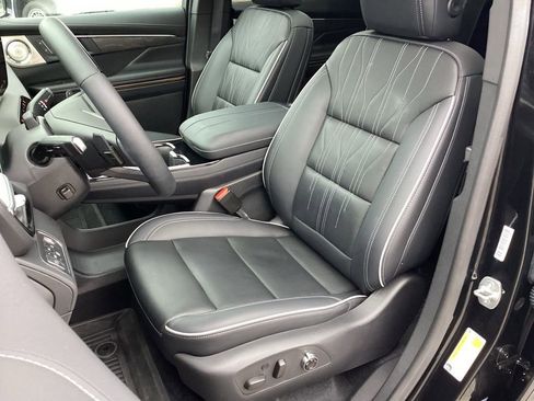 Used 2025 Buick Enclave Avenir w/ Super Cruise Package AWD/4WD image 8