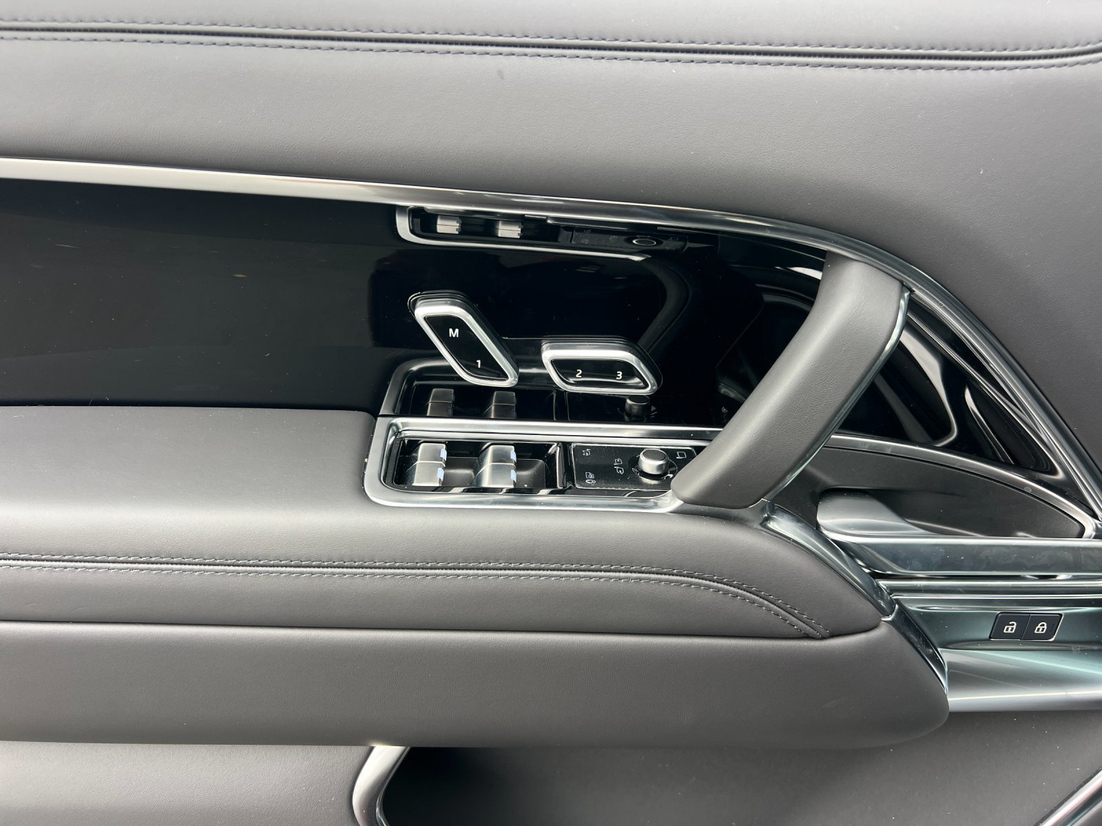 New 2026 Land Rover Range Rover SE AWD/4WD image 11