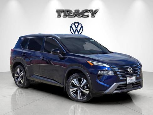 Used 2025 Nissan Rogue SL AWD/4WD image 2