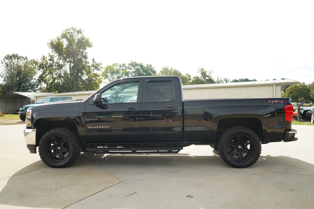 Used 2018 Chevrolet Silverado 1500 LT w/ All Star Edition AWD/4WD image 22