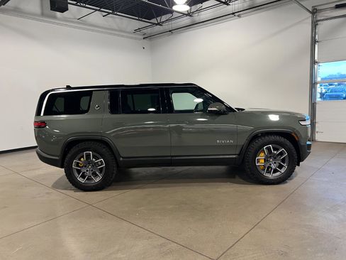 Used 2023 Rivian R1S Launch Edition image 2